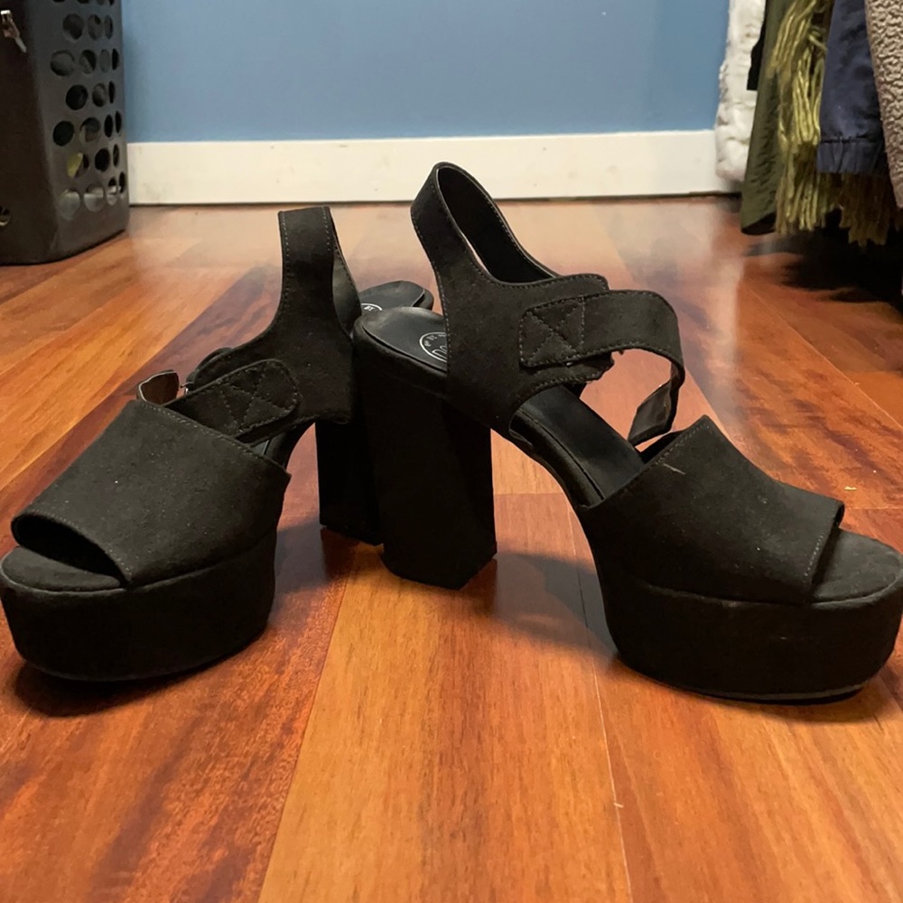 Cute boutique platform heels!